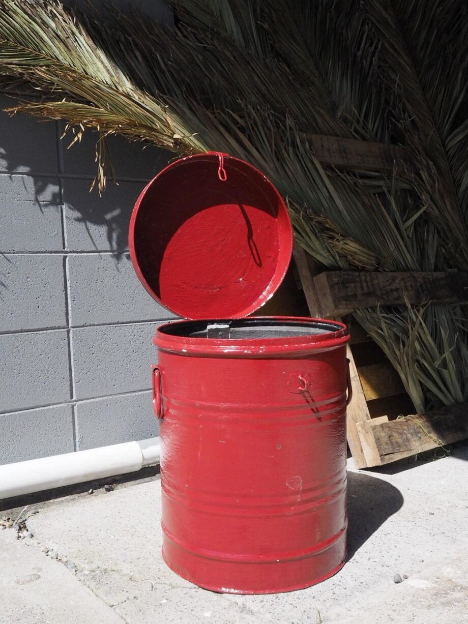 Vintage Bucket - red