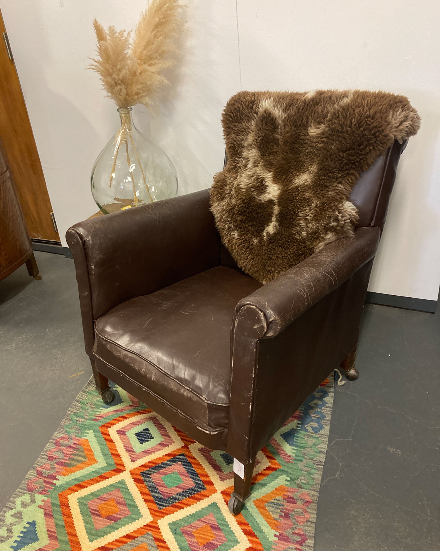 Rivet-vintage-gallery-shop-raglan_leather arm-chair