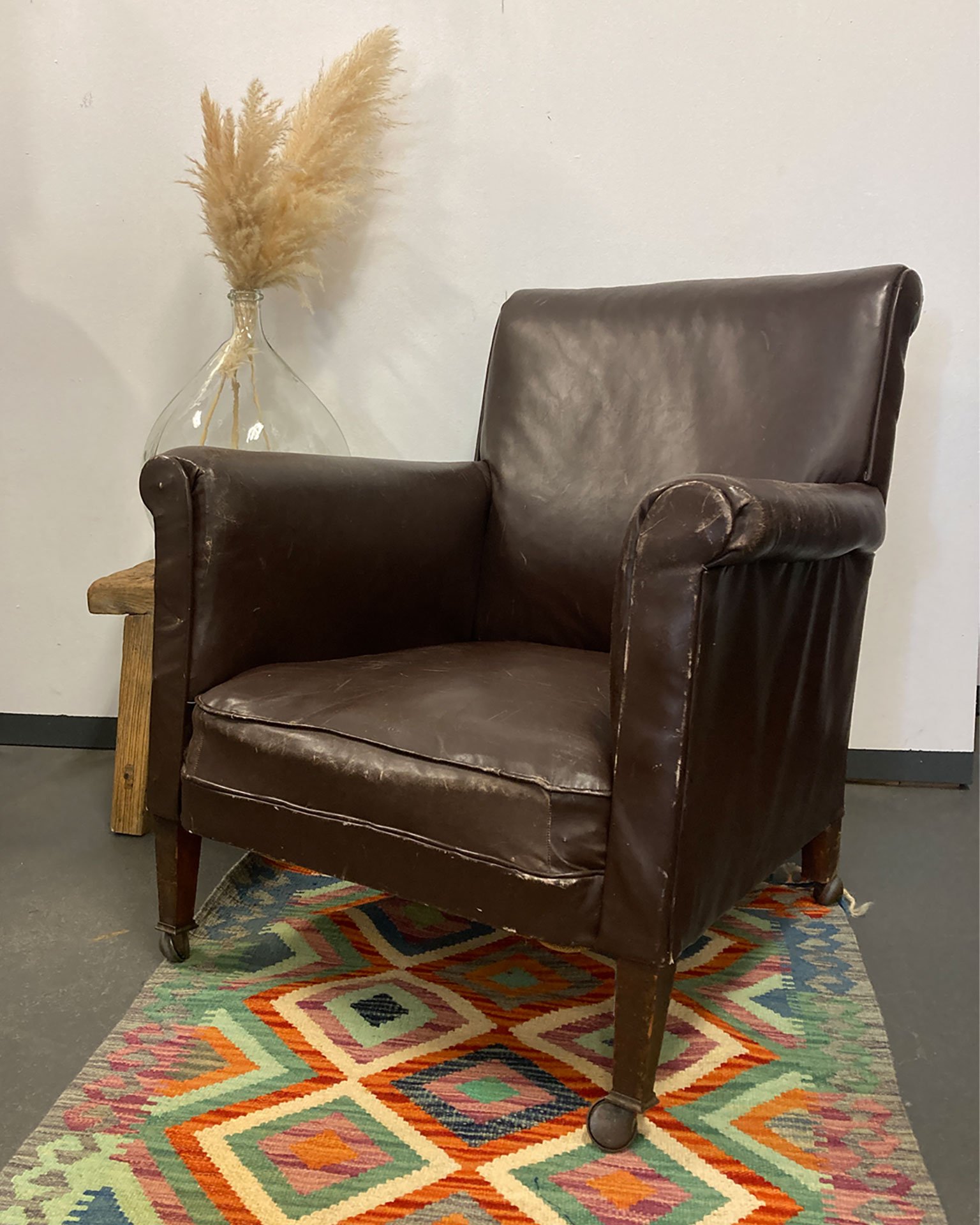 Rivet-vintage-gallery-shop-raglan_leather arm-chair