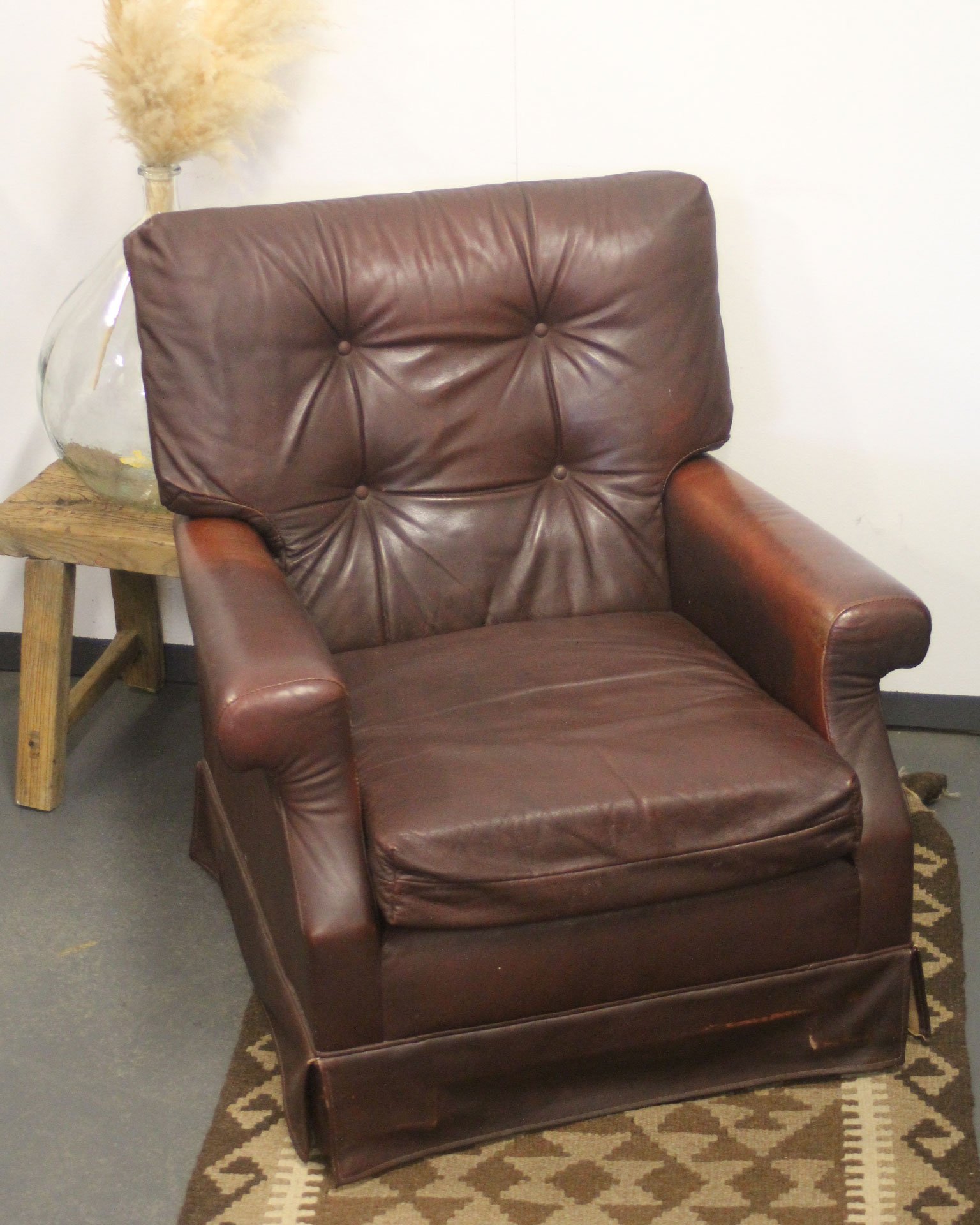 Rivet-vintage-gallery-shop-raglan_leather arm-chair