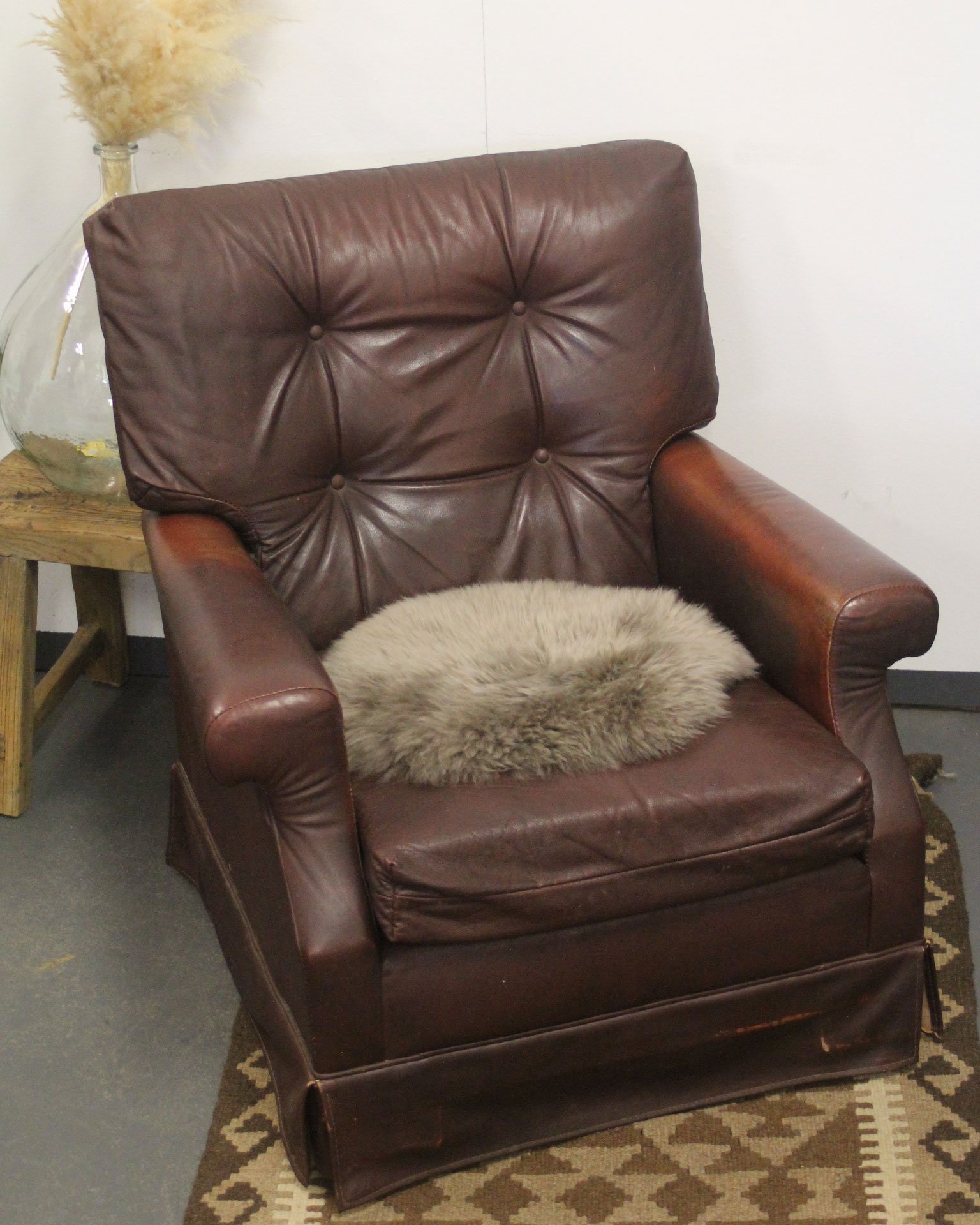 Rivet-vintage-gallery-shop-raglan_leather arm-chair