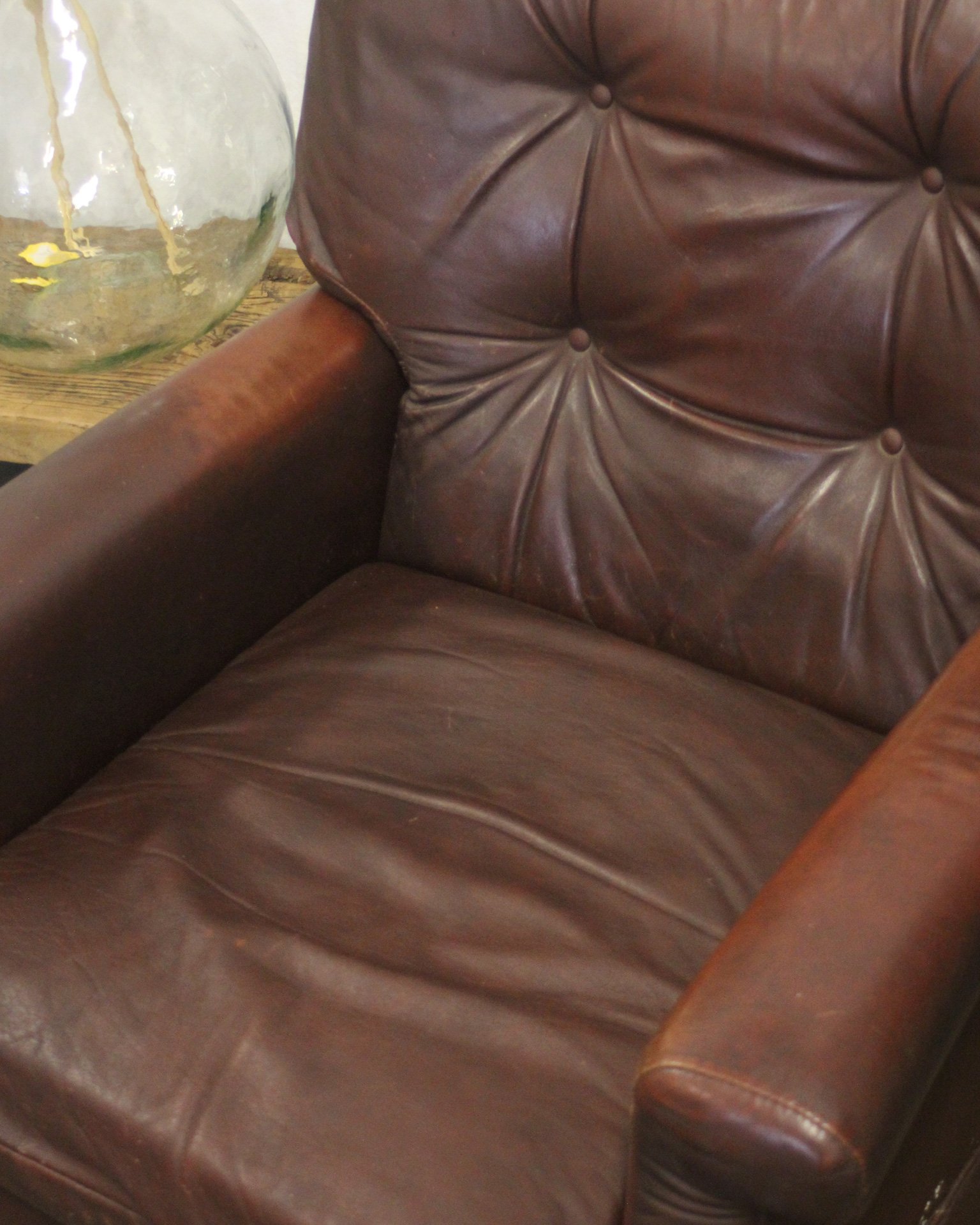 Rivet-vintage-gallery-shop-raglan_leather arm-chair