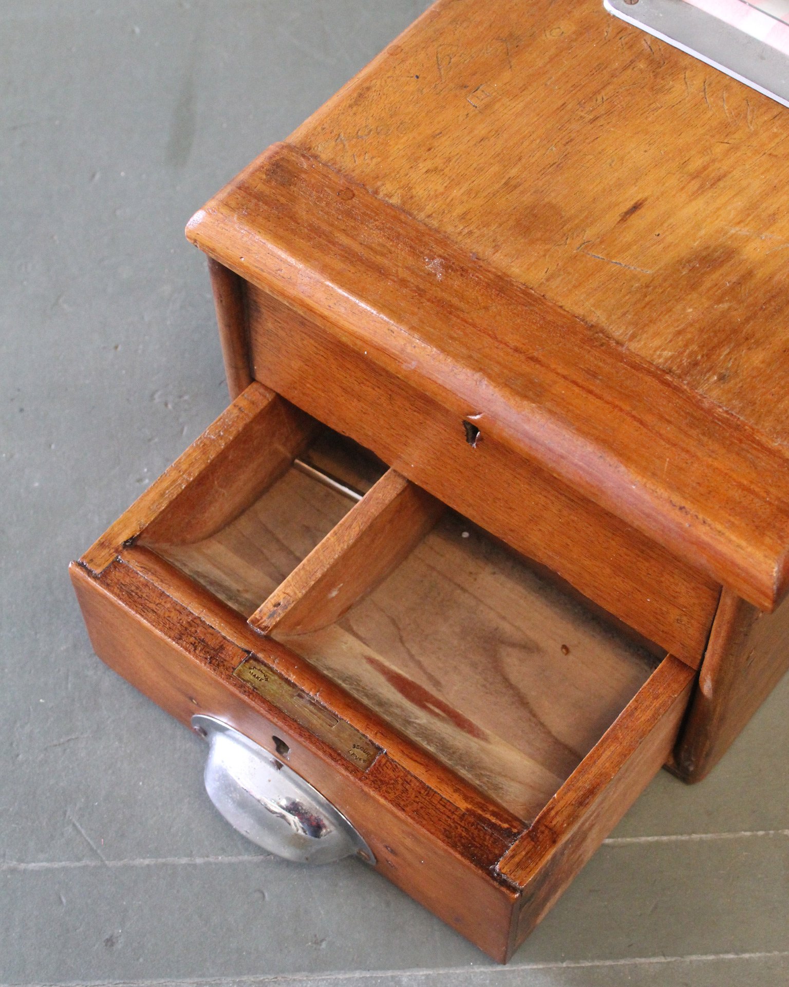 Rivet-vintage-gallery-shop-raglan_cash register