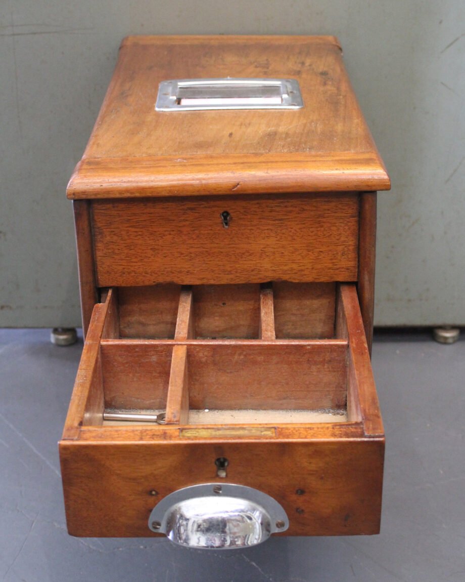Rivet-vintage-gallery-shop-raglan_cash register