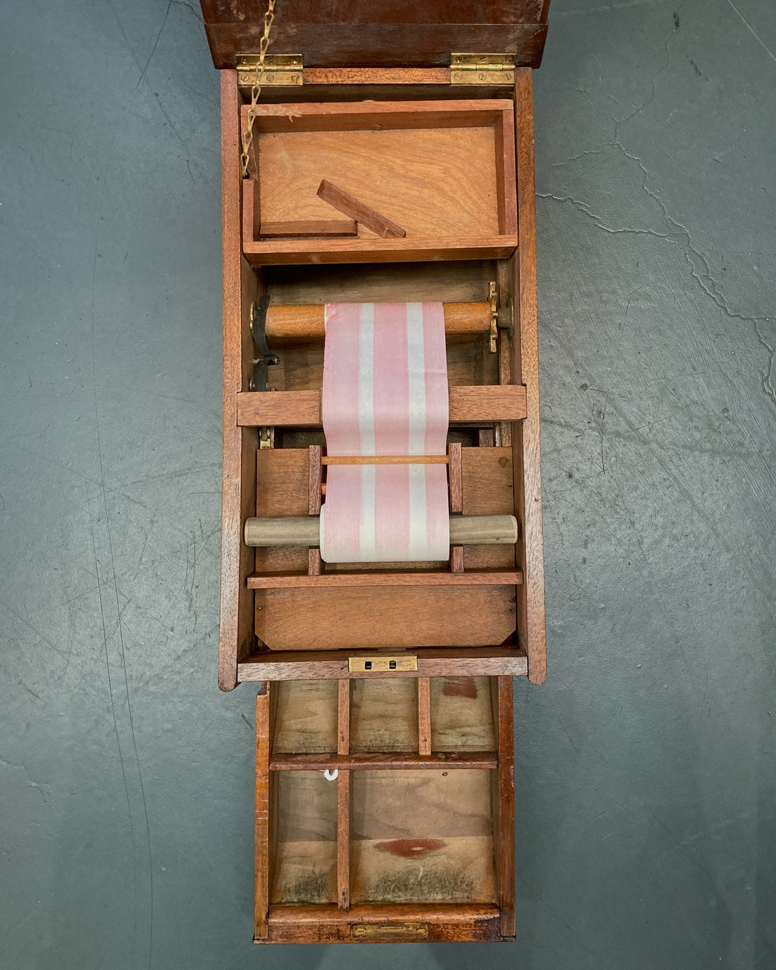 Rivet-vintage-gallery-shop-raglan_cash register