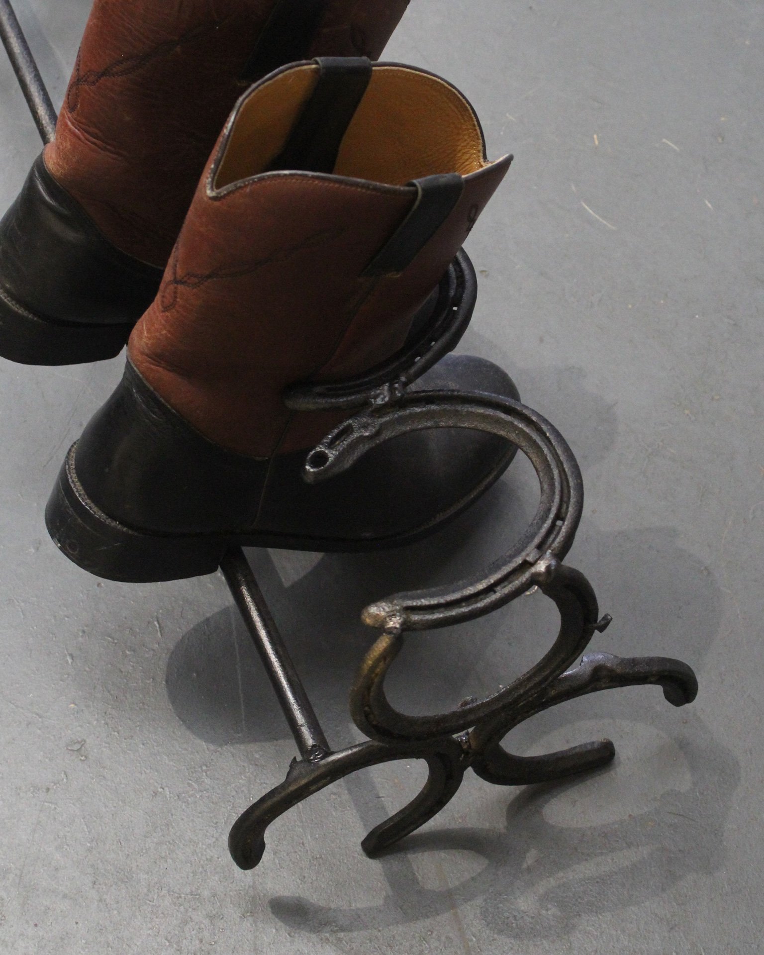 Rivet-vintage-gallery-shop-raglan_horseshoe shoerack