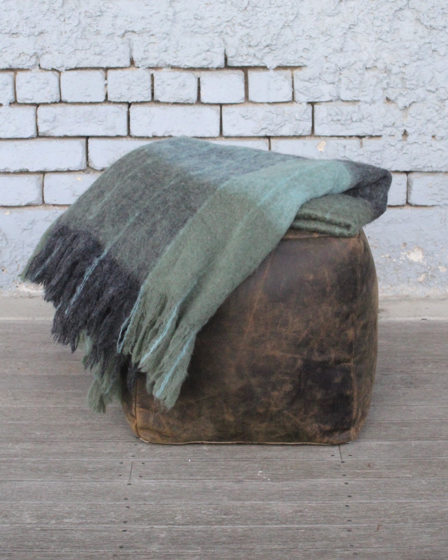 Rivet-vintage-gallery-shop-raglan_throw_green