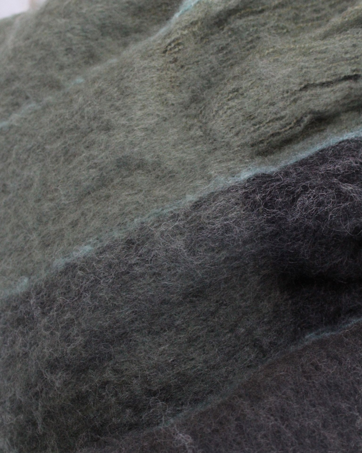 Rivet-vintage-gallery-shop-raglan_throw_green