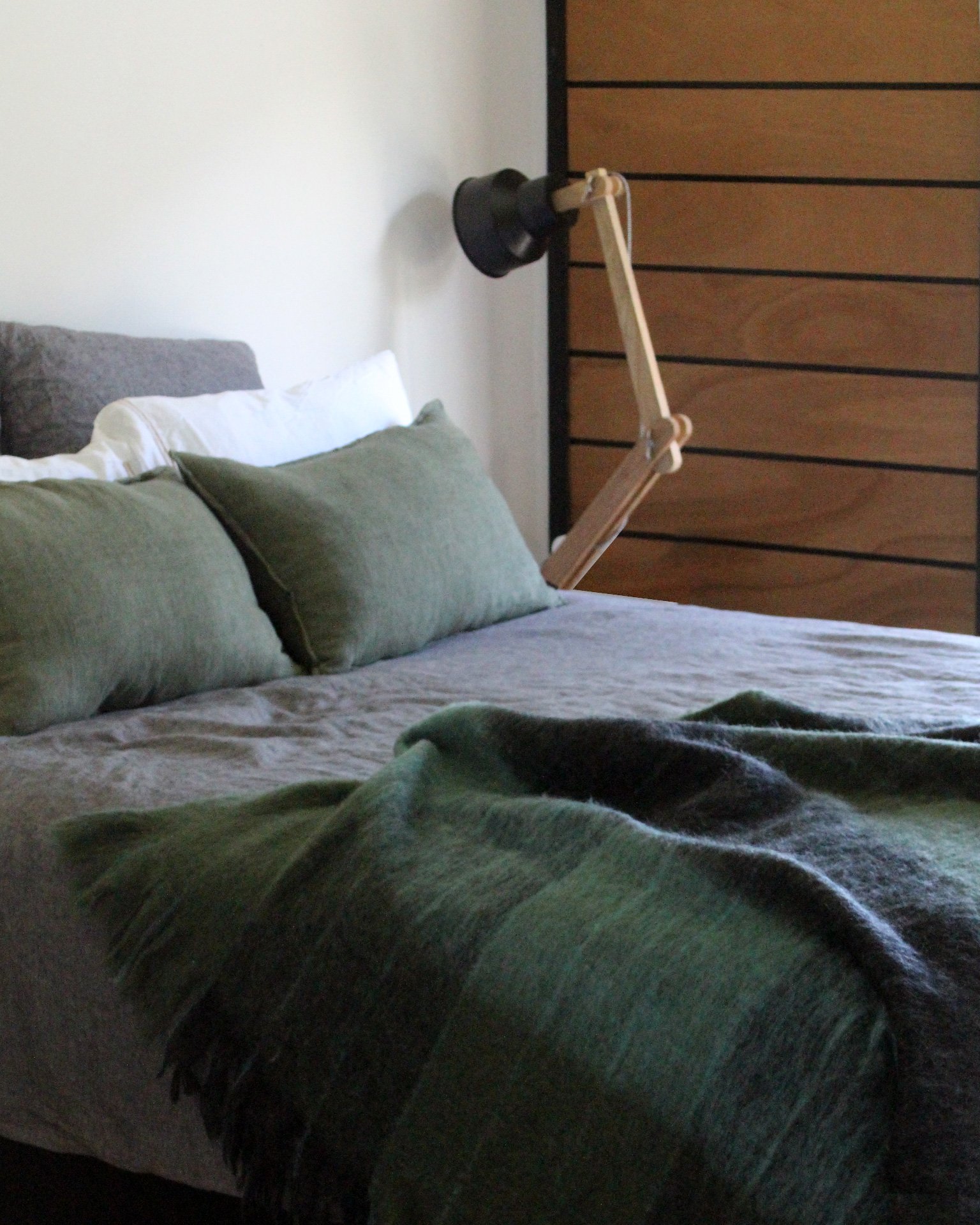 Rivet-vintage-gallery-shop-raglan_throw_green