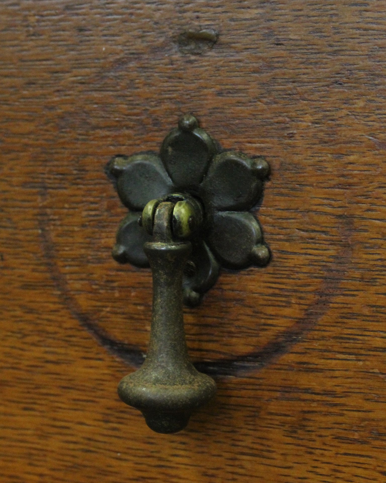 Rivet-vintage-gallery-shop-raglan_washingtable