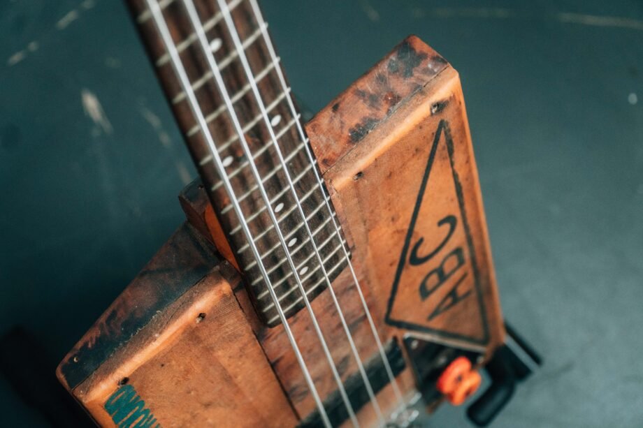 Handcrafted bass - BY RICHARD HIDE